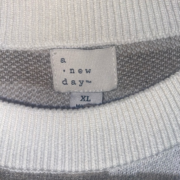 NWT Zebra print sweater - Picture 4 of 4